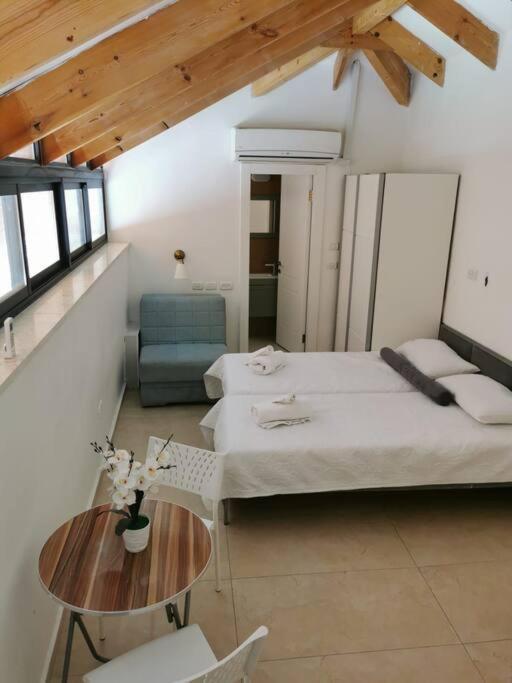 A Wonderful Studio6 Apt In The Center Of Baitulmaqdis Luaran gambar