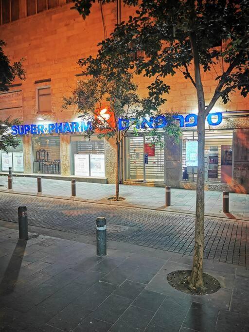 A Wonderful Studio6 Apt In The Center Of Baitulmaqdis Luaran gambar